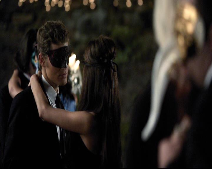 VampireDiariesWorld-dot-org_2x07Masquerade0867.jpg