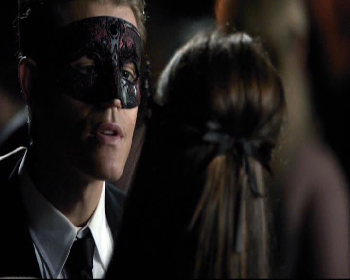 VampireDiariesWorld-dot-org_2x07Masquerade0871.jpg