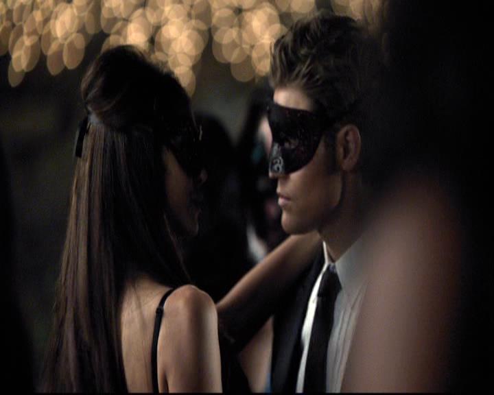 VampireDiariesWorld-dot-org_2x07Masquerade0873.jpg