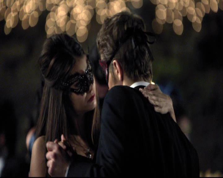 VampireDiariesWorld-dot-org_2x07Masquerade0876.jpg