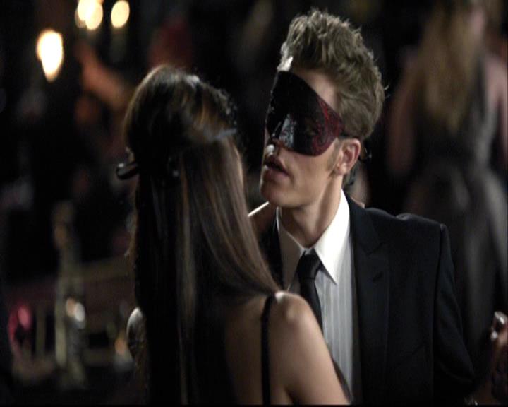 VampireDiariesWorld-dot-org_2x07Masquerade0880.jpg