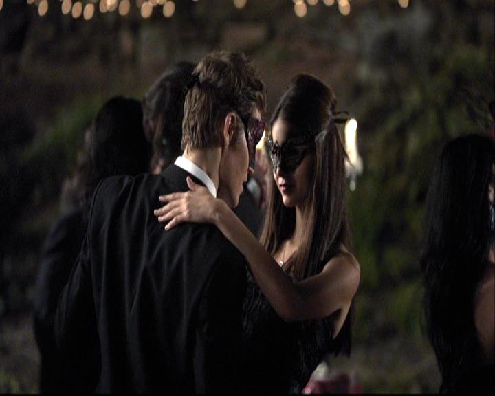 VampireDiariesWorld-dot-org_2x07Masquerade0889.jpg