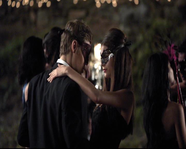 VampireDiariesWorld-dot-org_2x07Masquerade0890.jpg