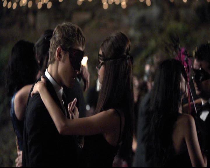 VampireDiariesWorld-dot-org_2x07Masquerade0891.jpg