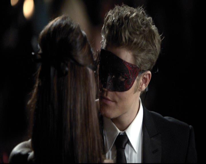 VampireDiariesWorld-dot-org_2x07Masquerade0892.jpg