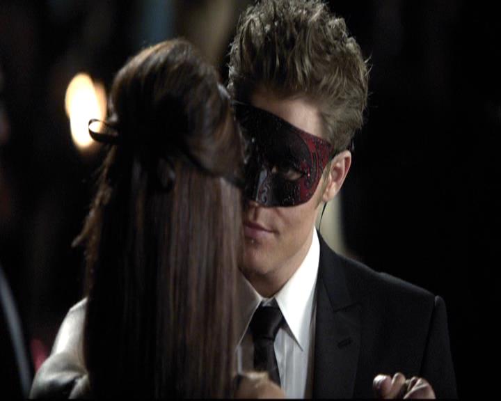 VampireDiariesWorld-dot-org_2x07Masquerade0893.jpg