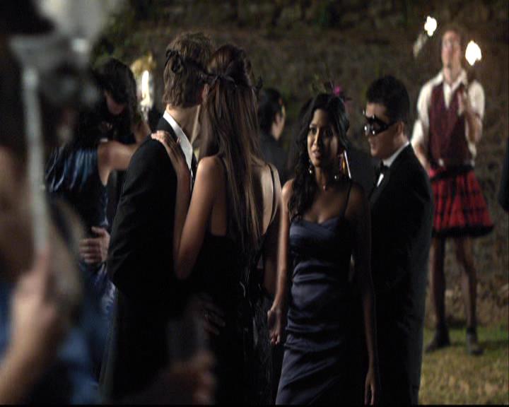 VampireDiariesWorld-dot-org_2x07Masquerade0897.jpg