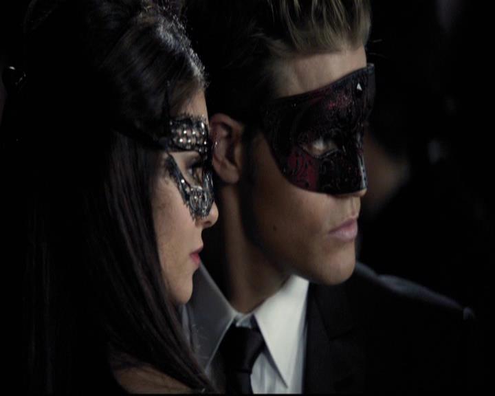 VampireDiariesWorld-dot-org_2x07Masquerade0898.jpg