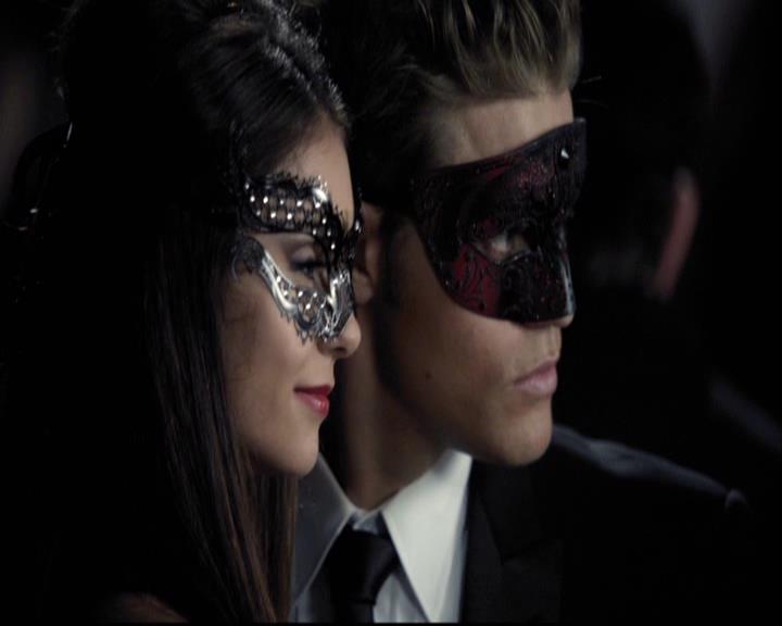 VampireDiariesWorld-dot-org_2x07Masquerade0899.jpg