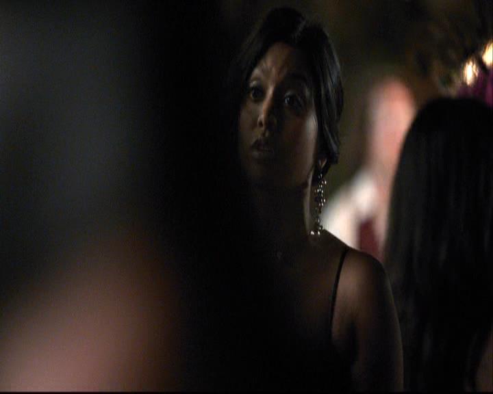 VampireDiariesWorld-dot-org_2x07Masquerade0900.jpg