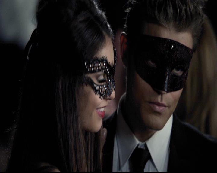 VampireDiariesWorld-dot-org_2x07Masquerade0901.jpg