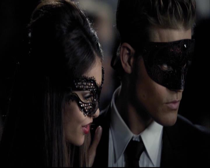 VampireDiariesWorld-dot-org_2x07Masquerade0902.jpg