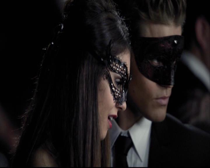 VampireDiariesWorld-dot-org_2x07Masquerade0904.jpg