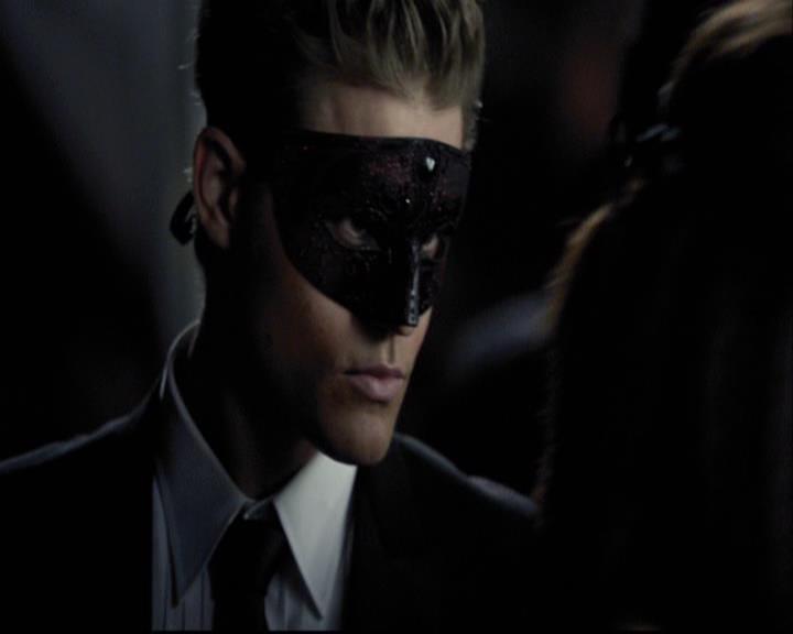 VampireDiariesWorld-dot-org_2x07Masquerade0905.jpg