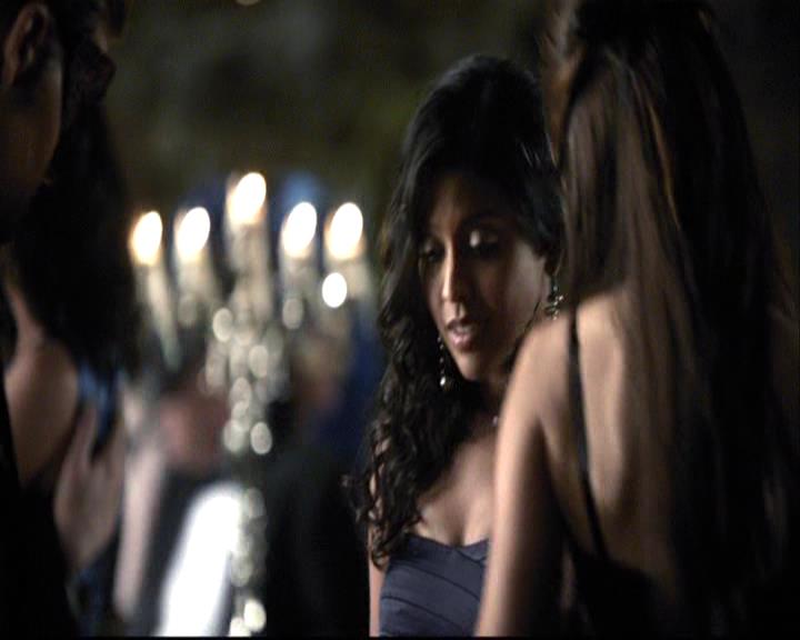 VampireDiariesWorld-dot-org_2x07Masquerade0906.jpg