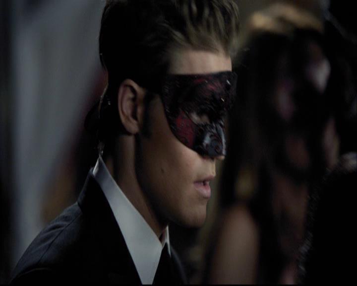 VampireDiariesWorld-dot-org_2x07Masquerade0913.jpg