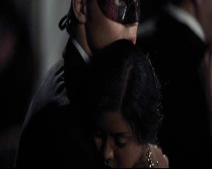 VampireDiariesWorld-dot-org_2x07Masquerade0916.jpg