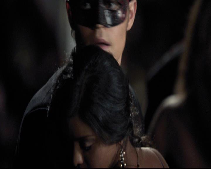 VampireDiariesWorld-dot-org_2x07Masquerade0921.jpg