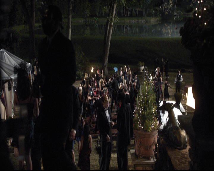 VampireDiariesWorld-dot-org_2x07Masquerade0939.jpg