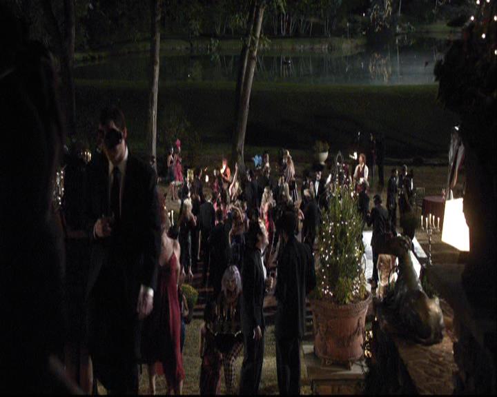 VampireDiariesWorld-dot-org_2x07Masquerade0940.jpg