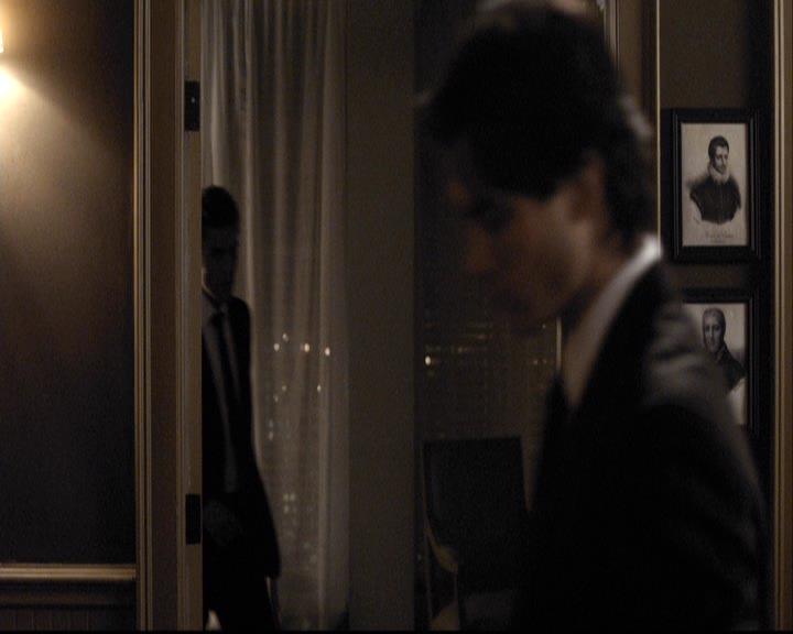 VampireDiariesWorld-dot-org_2x07Masquerade0941.jpg