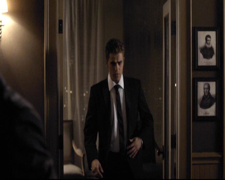 VampireDiariesWorld-dot-org_2x07Masquerade0942.jpg