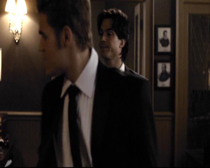 VampireDiariesWorld-dot-org_2x07Masquerade0945.jpg