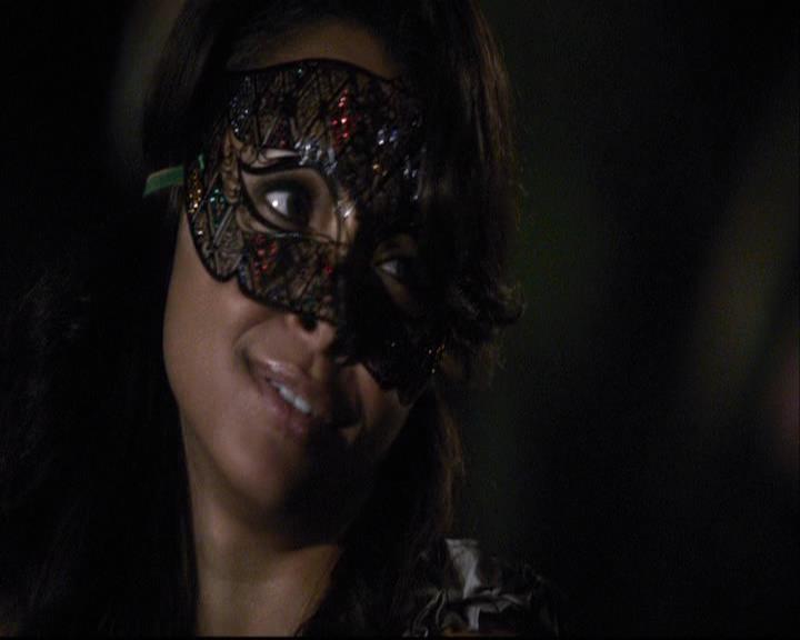 VampireDiariesWorld-dot-org_2x07Masquerade0971.jpg