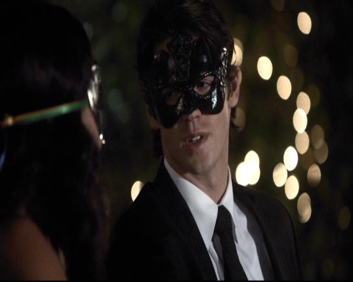 VampireDiariesWorld-dot-org_2x07Masquerade0973.jpg