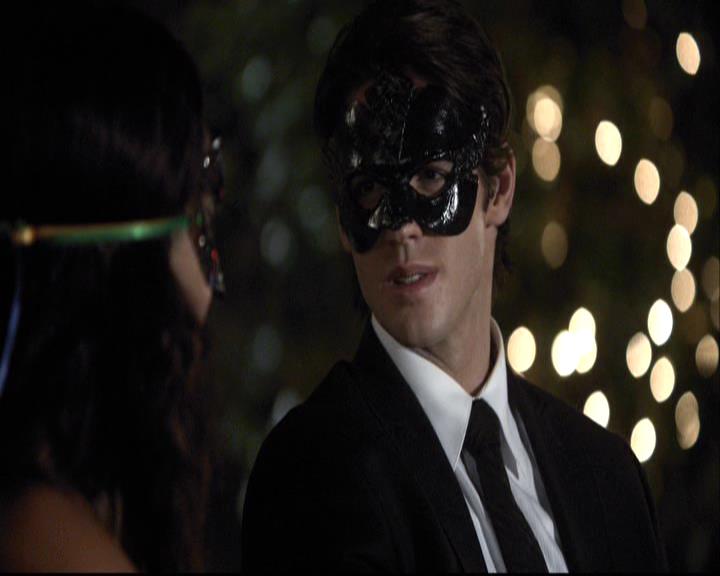 VampireDiariesWorld-dot-org_2x07Masquerade0978.jpg