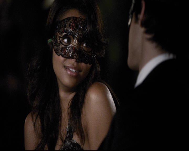 VampireDiariesWorld-dot-org_2x07Masquerade0979.jpg