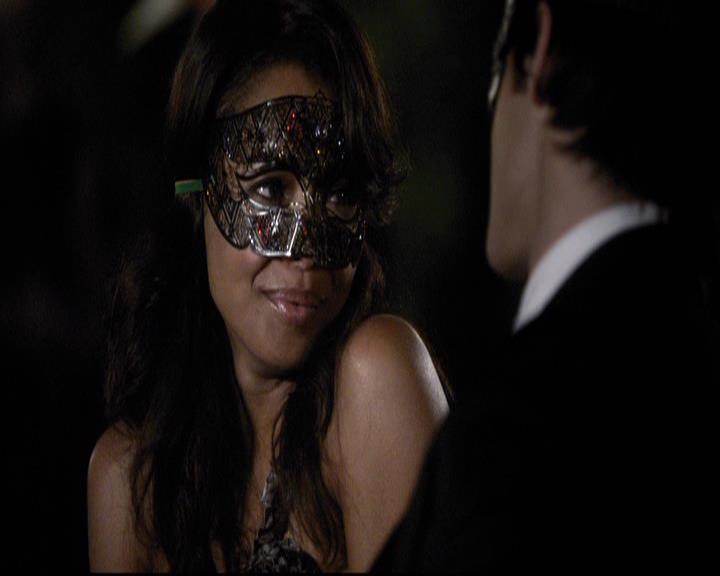 VampireDiariesWorld-dot-org_2x07Masquerade0980.jpg