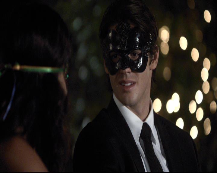 VampireDiariesWorld-dot-org_2x07Masquerade0981.jpg