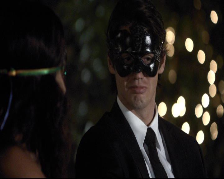 VampireDiariesWorld-dot-org_2x07Masquerade0982.jpg