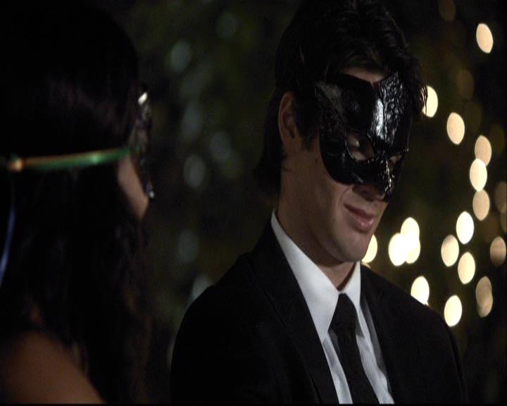 VampireDiariesWorld-dot-org_2x07Masquerade0983.jpg