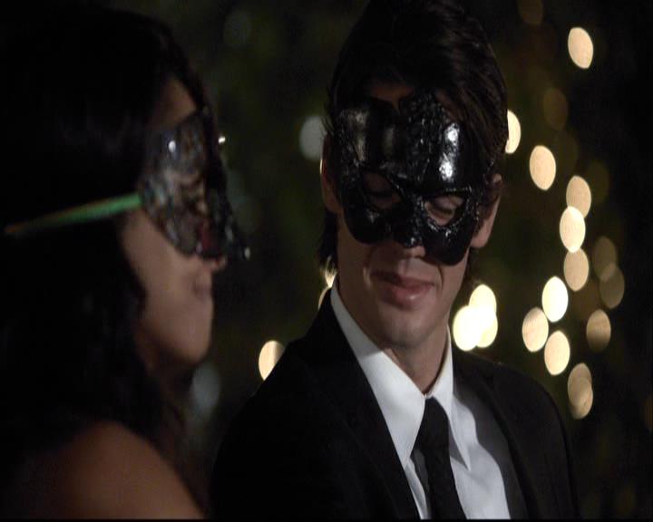 VampireDiariesWorld-dot-org_2x07Masquerade0987.jpg