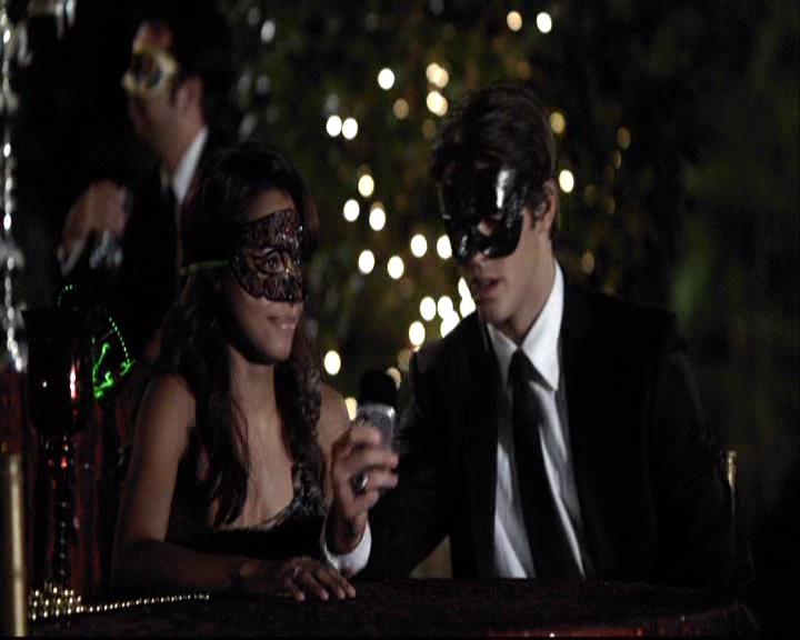 VampireDiariesWorld-dot-org_2x07Masquerade0989.jpg