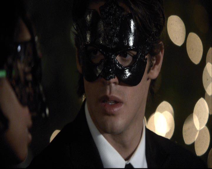 VampireDiariesWorld-dot-org_2x07Masquerade0993.jpg