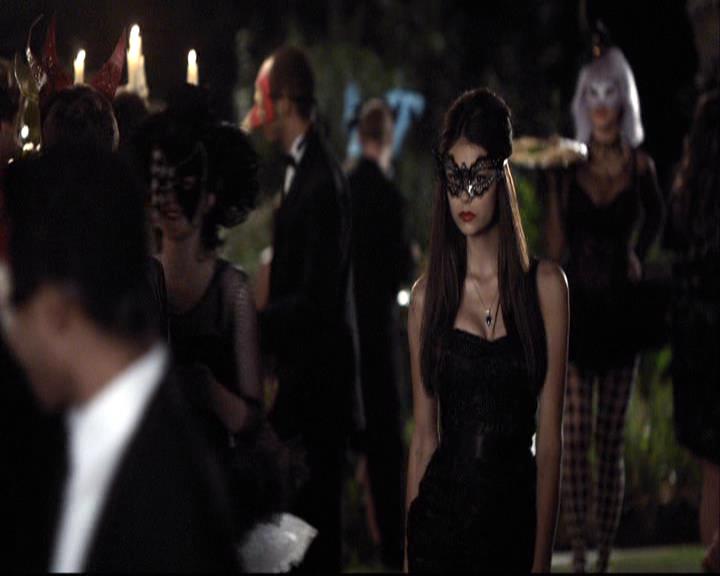 VampireDiariesWorld-dot-org_2x07Masquerade0996.jpg