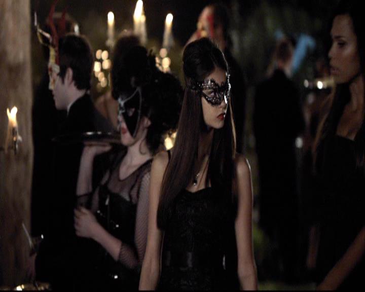 VampireDiariesWorld-dot-org_2x07Masquerade0998.jpg