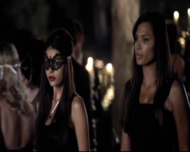 VampireDiariesWorld-dot-org_2x07Masquerade1000.jpg