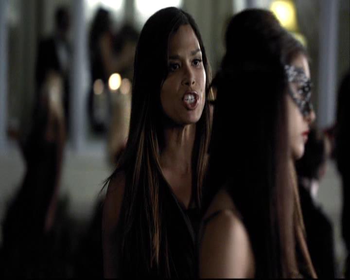 VampireDiariesWorld-dot-org_2x07Masquerade1004.jpg