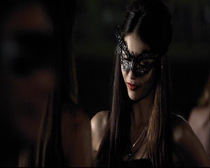 VampireDiariesWorld-dot-org_2x07Masquerade1011.jpg