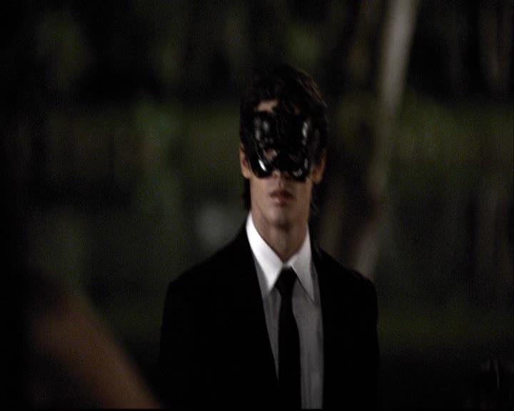 VampireDiariesWorld-dot-org_2x07Masquerade1016.jpg