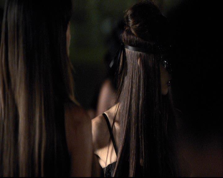 VampireDiariesWorld-dot-org_2x07Masquerade1017.jpg