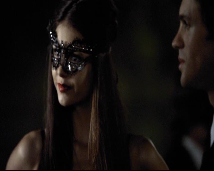 VampireDiariesWorld-dot-org_2x07Masquerade1021.jpg