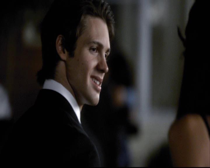 VampireDiariesWorld-dot-org_2x07Masquerade1026.jpg