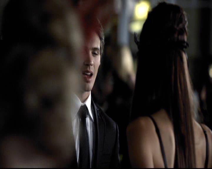 VampireDiariesWorld-dot-org_2x07Masquerade1028.jpg