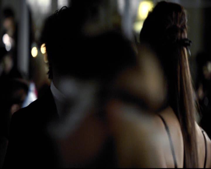 VampireDiariesWorld-dot-org_2x07Masquerade1032.jpg