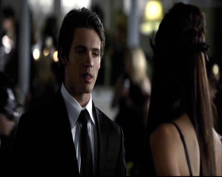 VampireDiariesWorld-dot-org_2x07Masquerade1033.jpg